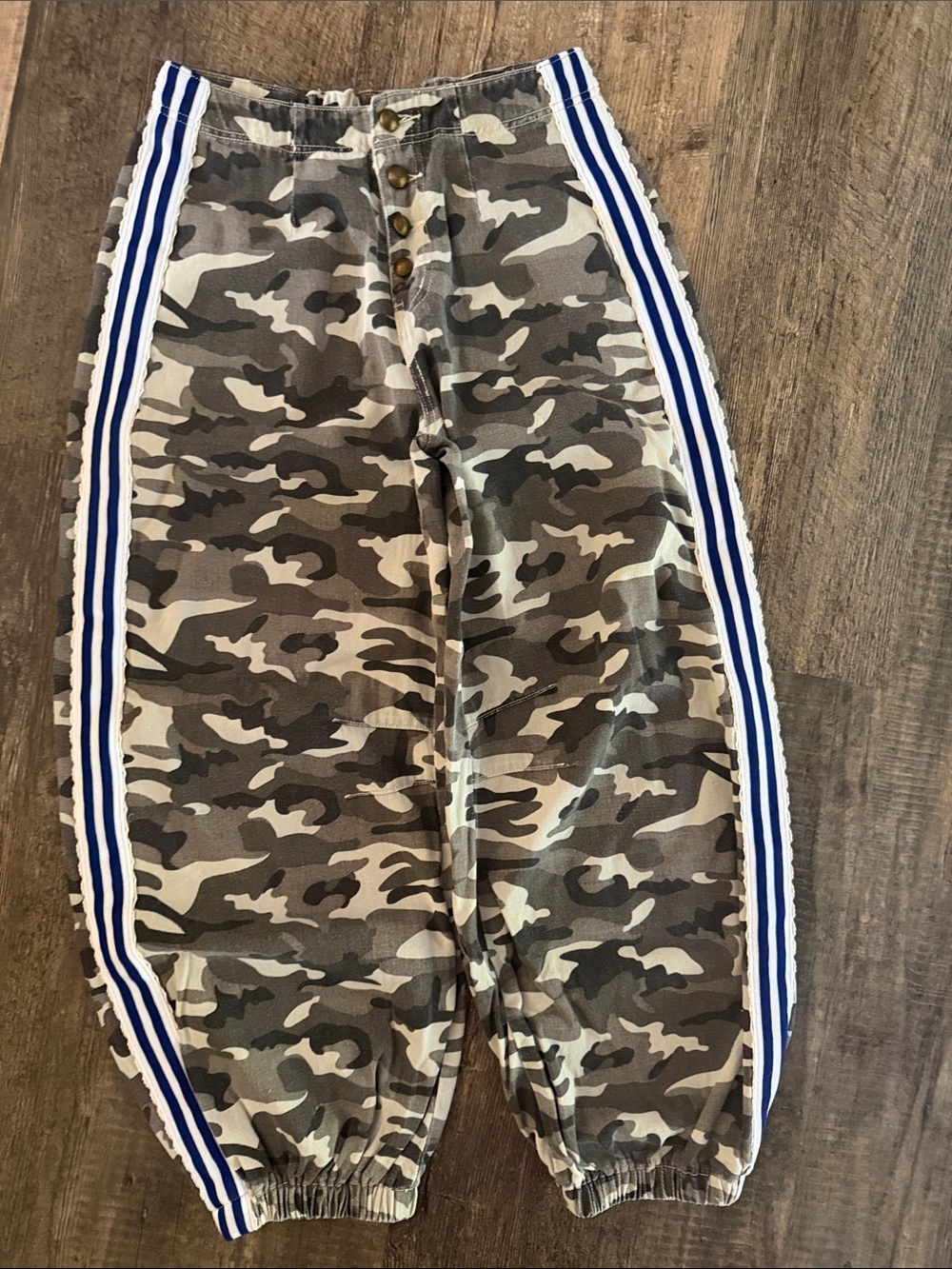 POL Camo Ankle Joggers with Blue Side Stripes size medium